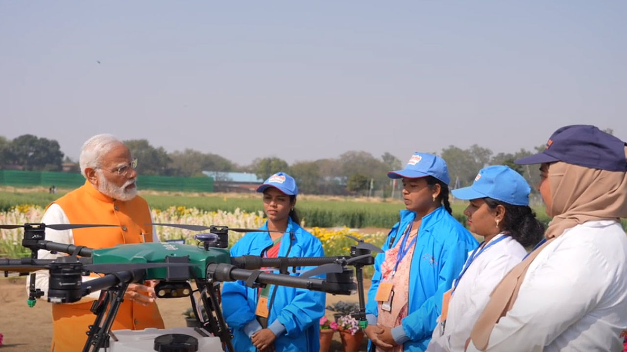 PM Modi: మహిళల డ్రోన్‌ ప్రదర్శనలు వీక్షించిన ప్రధాని మోదీ..