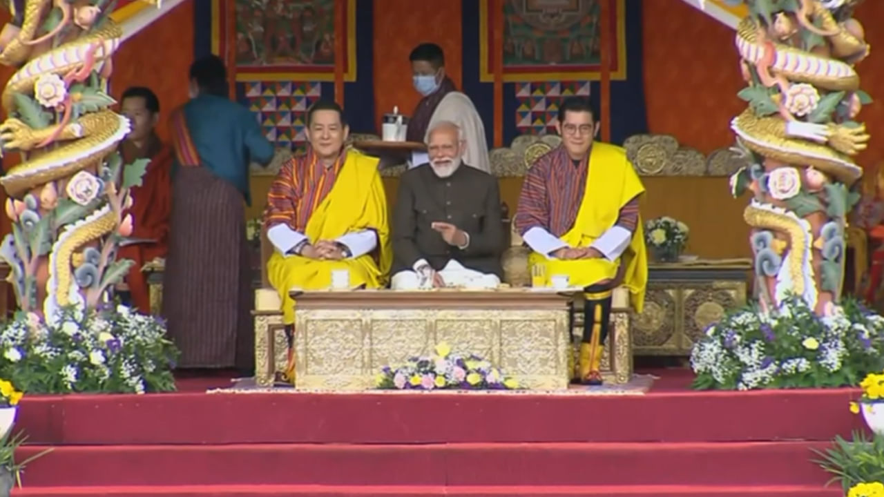 PM Modi in Bhutan: ప్రధాని మోదీకి భూటాన్‌లో స్వీట్ సర్‌ప్రైజ్
