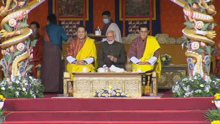 PM Modi in Bhutan: ప్రధాని మోదీకి భూటాన్లో స్వీట్ సర్ప్రైజ్ PM Modi in Bhutan: ప్రధాని మోదీకి భూటాన్లో స్వీట్ సర్ప్రైజ్