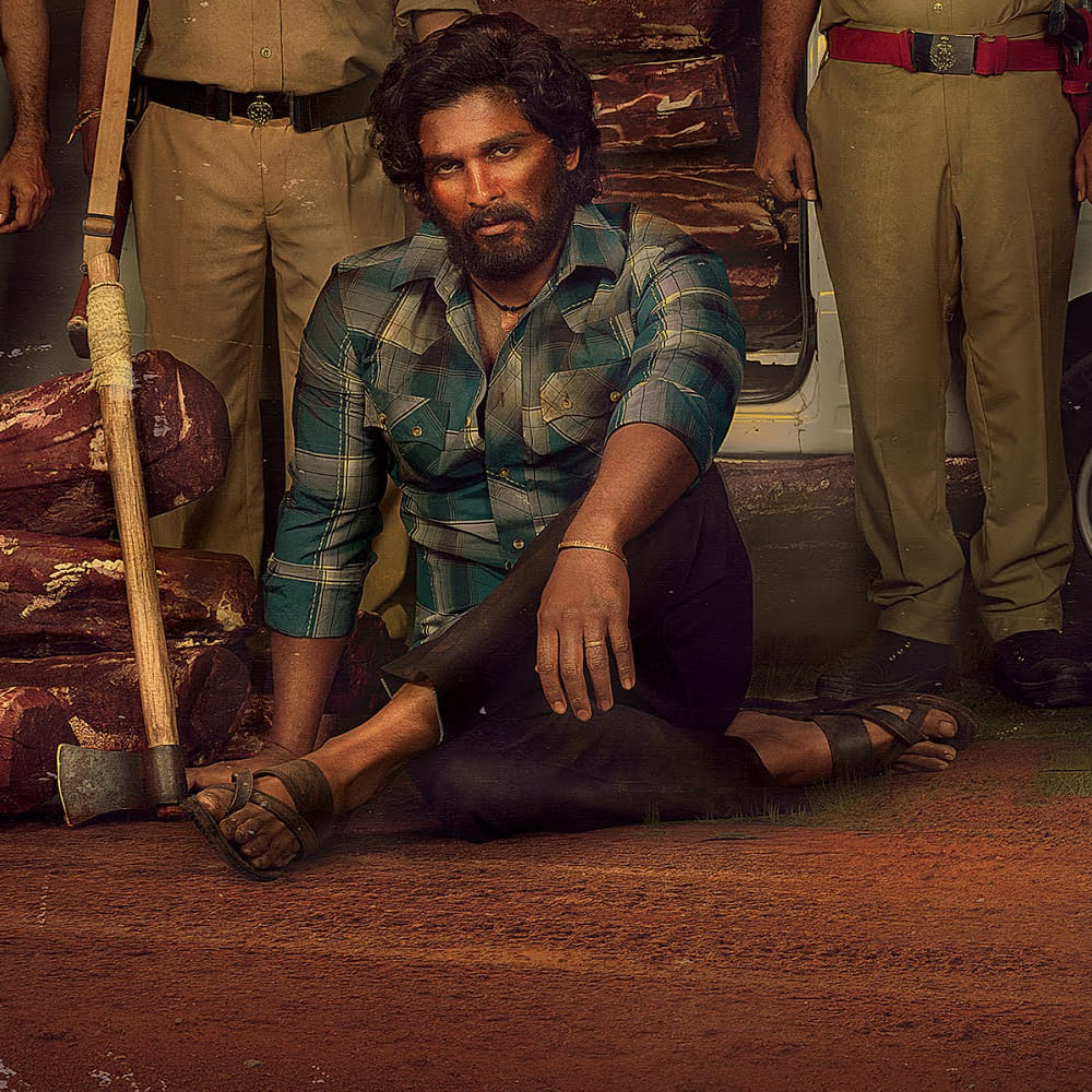 మూడు రోజుల కిందే వైజాగ్‌కు వెళ్లిన పుష్ప టీం.. అప్పుడే సిటీకి వచ్చేసారు. గతవారమే వైజాగ్ పోర్టులో కొన్ని కీ సీన్స్ చిత్రీకరించారు సుకుమార్. కేవలం రెండు రోజుల షూట్ తర్వాత హైదరాబాద్‌కు వచ్చేయడంతో.. ఏదైనా తేడా జరిగిందేమో అనే గాసిప్స్ మొదలయ్యాయి. 