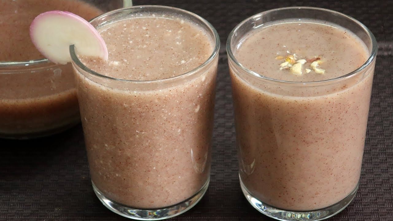 రాగి జావ గురించి స్పెషల్గా చెప్పాల్సిన పని లేదు. రాగి జావను వివిధ ప్రాంతాల్లో అనేక పేర్లు పెట్టి పిలుస్తూ ఉంటారు. రాగి జావ తాగడం వల్ల శరీరం అనేది చల్లబడుతుంది. అందులోనూ ప్రస్తుతం సమ్మర్ సీజన్ కాబట్టి.. అతిగా దాహం వేస్తుంది. కాబట్టి రాగి జావ తాగడం చాలా మంచిది.