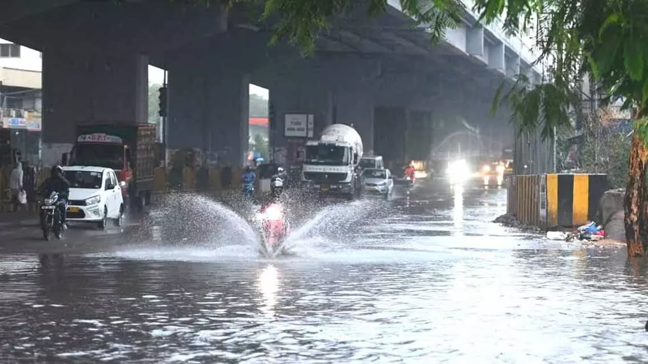 మిగిలిన కొన్ని ప్రాంతాల్లో నాలుగు నుంచి ఐదు సెంటీమీటర్ల వర్షం కురిసినట్టు విశాఖలోని తుపాను హెచ్చరికల కేంద్రం డైరెక్టర్‌ సునంద తెలిపారు. ఇదిలా ఉంటే విశాఖ, అనకాపల్లి, పాడేరు ఏజెన్సీలోనూ లో  ఉదయం నుంచి వర్షం పడుతోంది. చాలా చోట్ల ఆకాశం మేఘావృతమై జల్లులు పడుతున్నాయి.