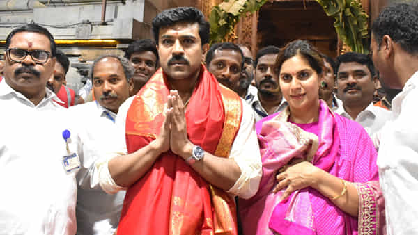 Ram Charan: అచ్చం తండ్రిలాగే మెగా ప్రిన్సెస్.. మొదటిసారి క్లీంకార ఫేస్ రివీల్.. ఎంత క్యూట్గా ఉందో..