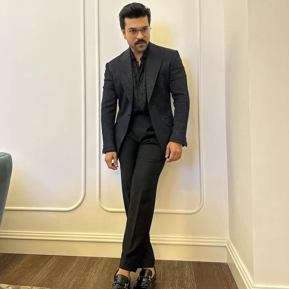 ఇన్ని విషయాలు ట్రెండింగ్‌లో ఉండగానే ఆర్సీ 16 మ్యూజిక్‌ సిట్టింగ్స్ వేగంగా జరుగుతున్నాయనే విషయం కూడా వైరల్‌ అవుతోంది. బుచ్చిబాబు సానా డైరక్షన్‌లో చెర్రీ నటిస్తున్న సినిమాకు ఎ.ఆర్‌.రెహమాన్‌ సంగీతం అందిస్తున్నారు. ప్రస్తుతం సాంగ్స్ కంపోజింగ్‌ జరుగుతోంది. ఈ విషయం తెలిసి మేం హ్యాపీ అంటోంది మెగా సైన్యం. పనిలో పనిగా గేమ్‌ చేంజర్‌ రిలీజ్‌ డేట్‌ గురించి కూడా ఓ మాట చెప్పేయ్‌ గురూ అని రిక్వెస్టులు కూడా పెడుతున్నారు ఫ్యాన్స్
