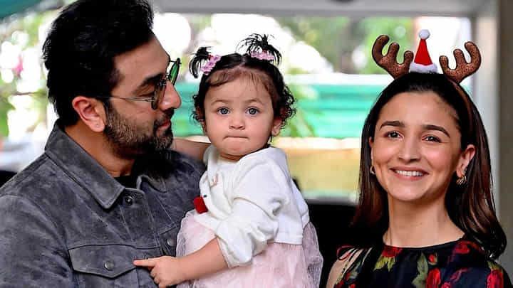 కూతురికి కోట్ల గిఫ్ట్ ఇచ్చిన రణబీర్ కపూర్.. ఏం ఇచ్చాడో తెలిస్తే అవాక్ అవ్వాల్సిందే కూతురికి కోట్ల గిఫ్ట్ ఇచ్చిన రణబీర్ కపూర్.. ఏం ఇచ్చాడో తెలిస్తే అవాక్ అవ్వాల్సిందే
