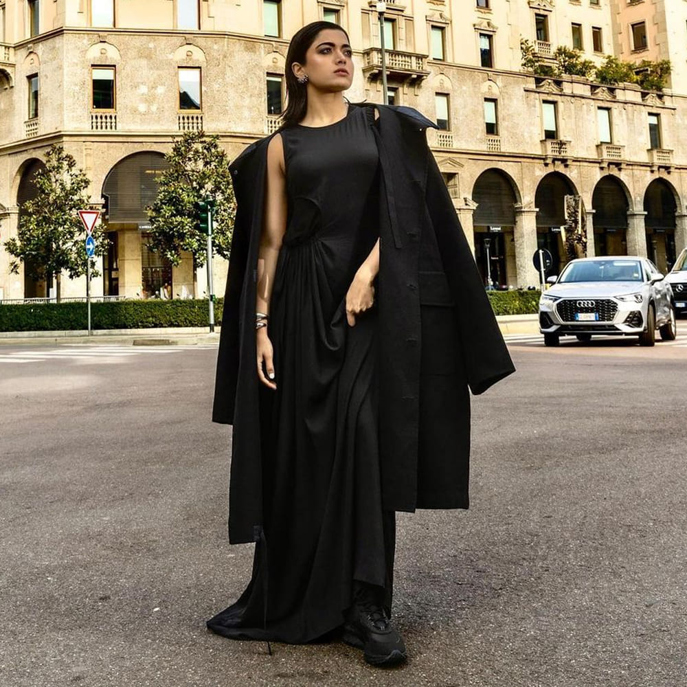 అలాగే హిందీలోనూ ఈమెకు వరస అవకాశాలు వస్తున్నాయి. ఈ సమయంలో పెళ్లి వైపు అడుగు వేసే ధైర్యం చేయకపోవచ్చు రష్మిక. కానీ ఫ్యూచర్ హస్బెండ్ ఎలా ఉండాలో మాత్రం చెప్పారు ఈ బ్యూటీ.