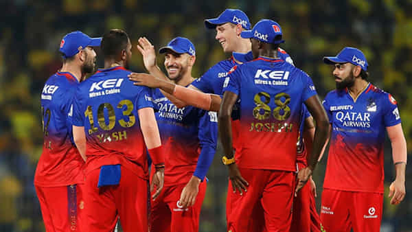 RCB: కాక నువ్వు కేక.. టీ20ల్లో టెస్ట్ బ్యాటింగ్.. గగ్గోలు పెడుతోన్న ఆర్సీబీ ఫ్యాన్స్..
