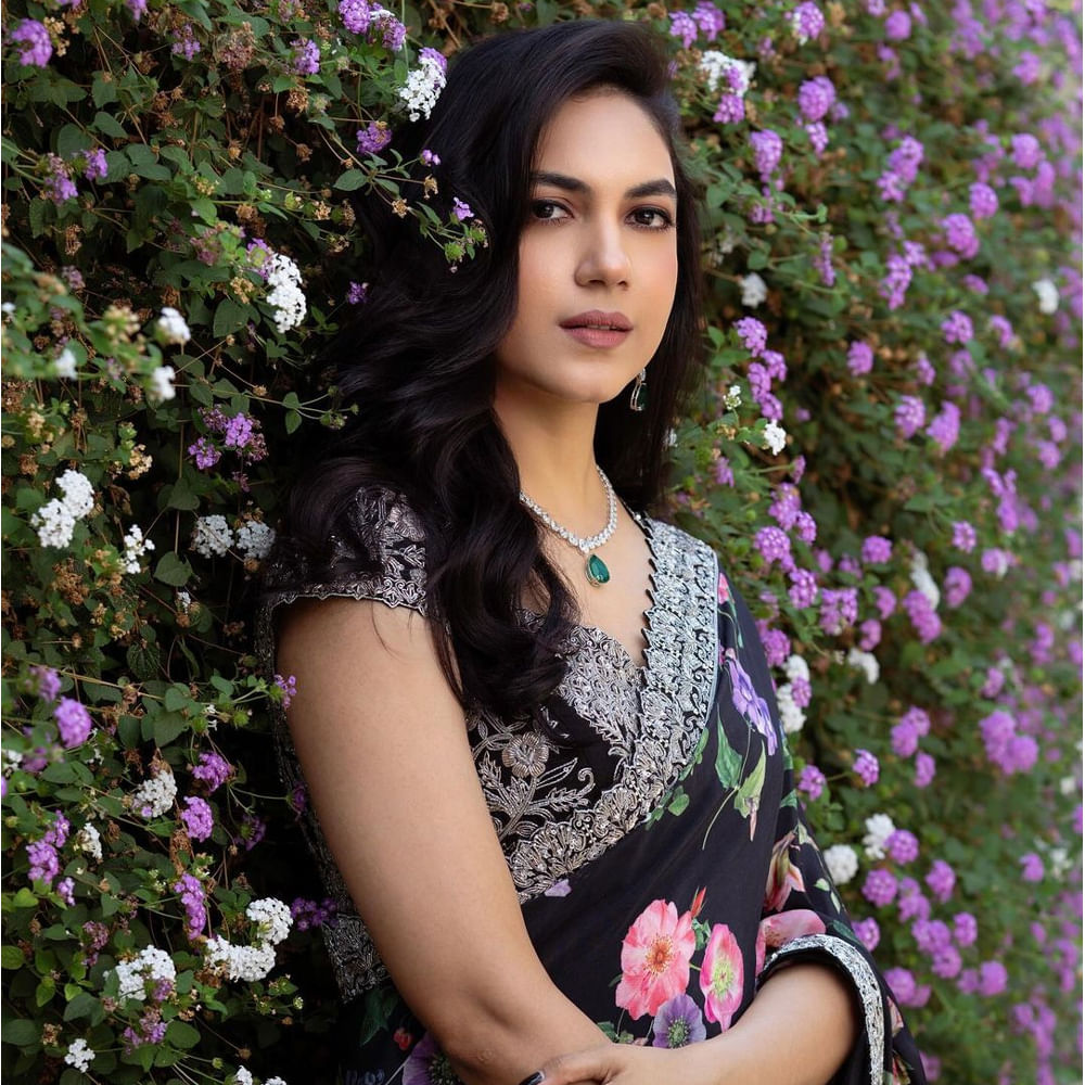 1990 మార్చి 10న హైదరాబాద్ లో జన్మించిన రీతూ వర్మ.. కెరీర్ తొలినాళ్లలో షార్ట్ ఫిల్మ్స్ చేసింది రీతూ వర్మ. ఇంజినీరింగ్ కంప్లీట్ చేసిన నటనపై ఆసక్తితో సినిమాలవైపు అడుగులు వేసింది. ఆమె నటించిన షార్ట్ ఫిల్మ్ కేన్స్ చిత్రోత్సవంలో ప్రదర్శించారు.