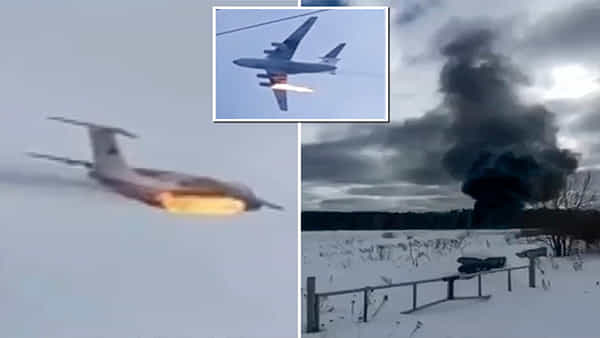 Russian Flight Crash: టేకాఫ్ సమయంలో కుప్పకూలిన సైనిక విమానం.. 15 మంది దుర్మరణం