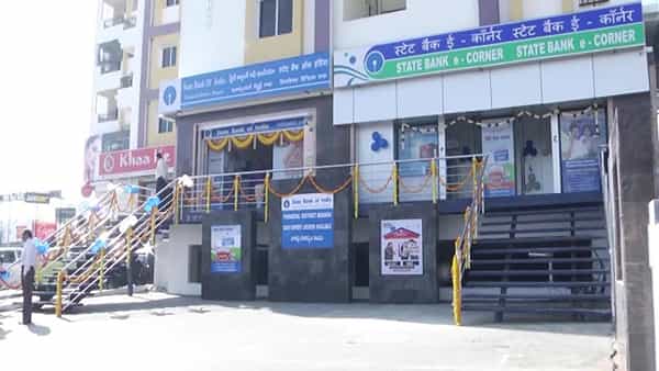 Bank Fraud: ఫోర్జరీ పత్రాలతో వినియోగదారులకు ఎస్బీఐ మేనేజర్ కుచ్చుటోపి.. రూ. కోట్లు స్వాహా!