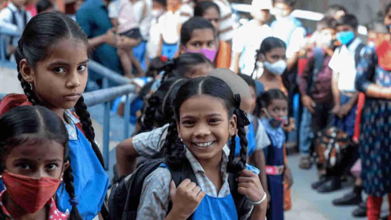 School Holidays: విద్యార్ధులకు పండగలాంటి వార్త.. వరుసగా 3 రోజులు సెలవులు..