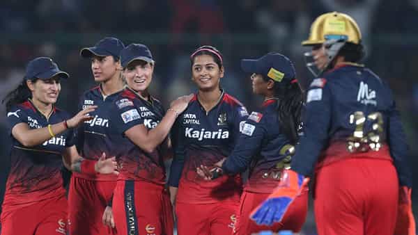 DCW vs RCBW: ఢిల్లీకి చుక్కలు చూపించిన శ్రేయాంక, సోఫీ.. బెంగళూరు టార్గెట్ 114