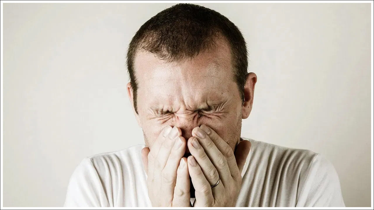 కారణం ఏంటి? చాలా మంది తుమ్ము అని అనుకుంటారు. కానీ ఈ తుమ్ములు శరీరంలోని ఒక పెద్ద వ్యాధి లక్షణం అని తెలియదని నిపుణులు చెబుతున్నారు. తుమ్ములు రావడానికి గల కారణాలను తెలుసుకోండి.