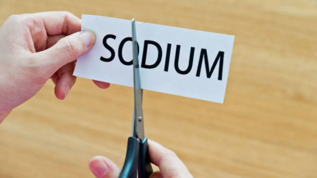 ప్రొటీన్లతో పాటు విటమిన్లు, సోడియం, పొటాషియం, కాల్షియం వంటి వివిధ మినరల్స్ కూడా శరీరాన్ని ఆరోగ్యంగా ఉంచుకోవడంలో చాలా ముఖ్యమైన పాత్ర పోషిస్తాయి. వీటిలో ఏ ఒక్కటి లోపించినా తలతిరగడం, కడుపు ఉబ్బరం, కీళ్లనొప్పులు మొదలగు అనేక రకాల సమస్యలు వస్తాయి. ఇది మరణానికి కూడా దారితీయవచ్చు.