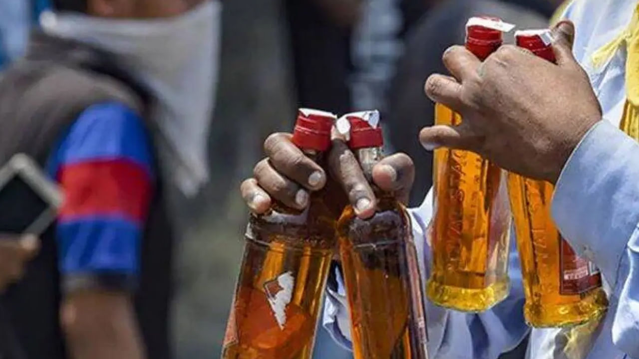 Spurious liquor: కల్తీ మద్యం తాగి 21 మంది మృతి.. 40 మందికి తీవ్ర అస్వస్థత! బాధితులంగా రోజువారి కూలీలే..