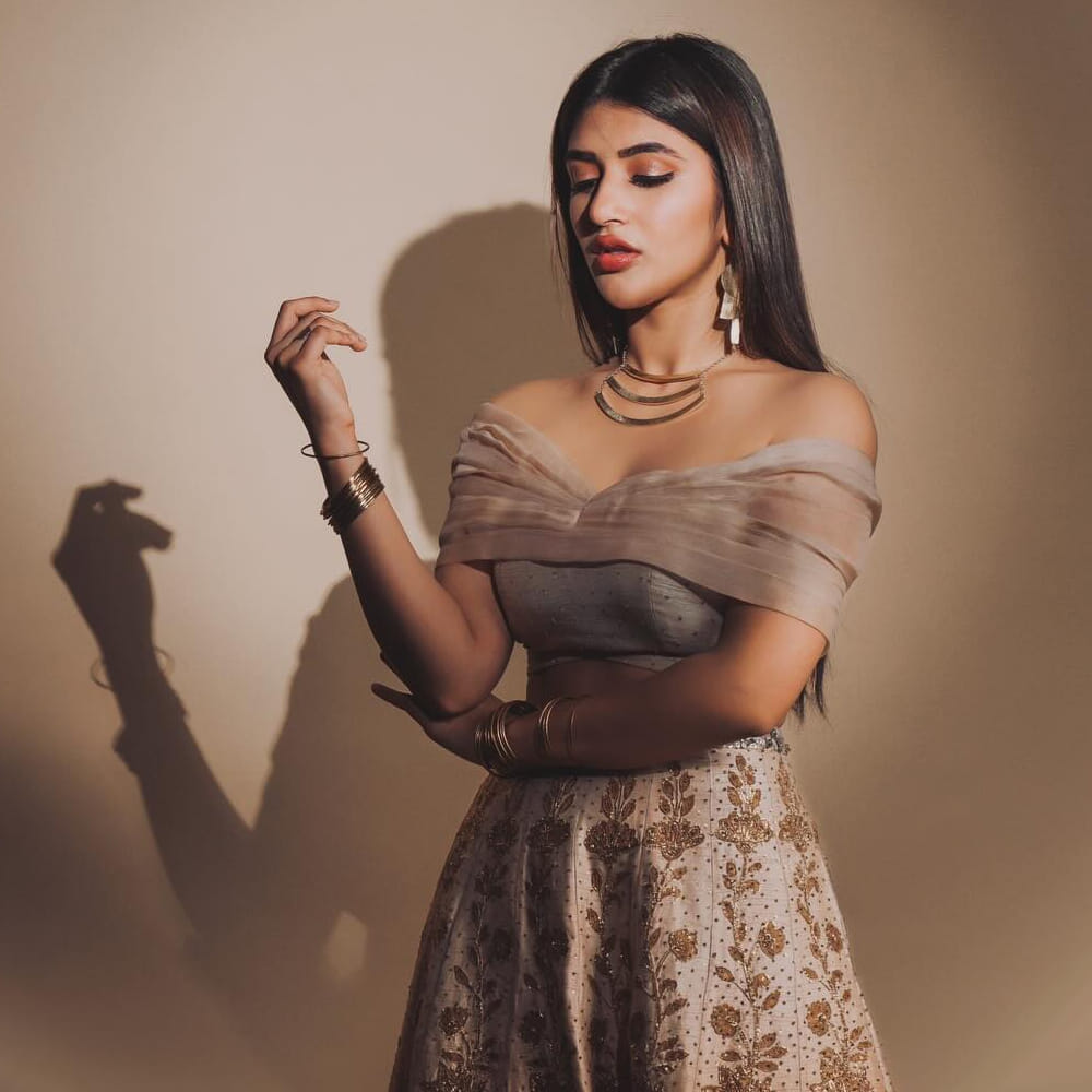 అందులో డాన్సులు కుమ్మేసారీ బ్యూటీ. ధమాకా తర్వాత శ్రీలీలకు తిరుగులేకుండా పోయింది. నిజానికి పెళ్లి సందడి విడుదలైన 14 నెలల తర్వాత ధమాకా వచ్చింది. కానీ ఆ తర్వాత అస్సలు గ్యాప్ ఇవ్వలేదు ఈ బ్యూటీ.