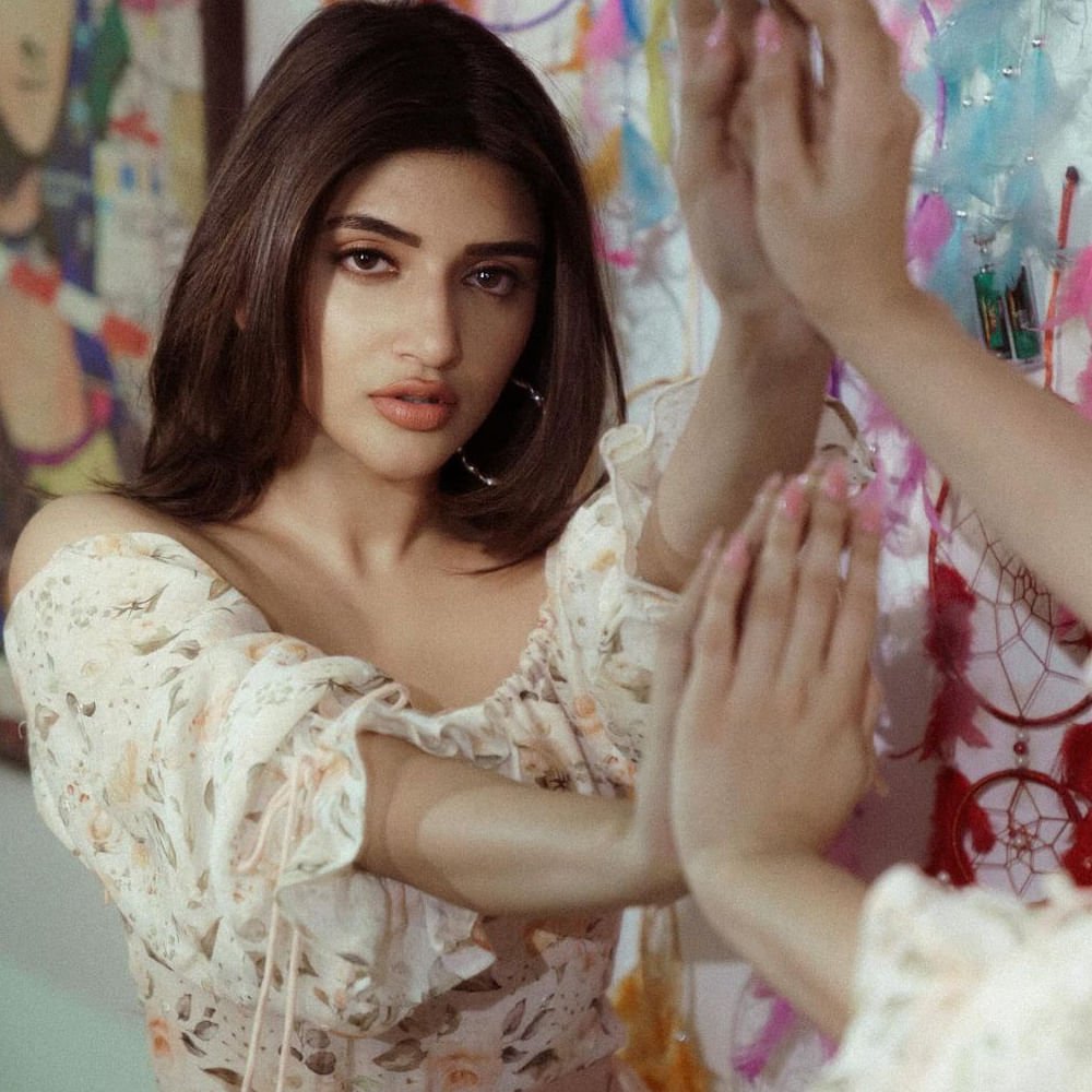 వెంటవెంటనే స్కంద, ఆదికేశవ, ఎక్స్ ట్రా ఆర్డినరీ మ్యాన్, భగవంత్ కేసరి, గుంటూరు కారం సినిమాలు చేసారు శ్రీలీల. ఇందులో భగవంత్ కేసరిలో నటనతోనూ మెప్పించారు శ్రీలీల.