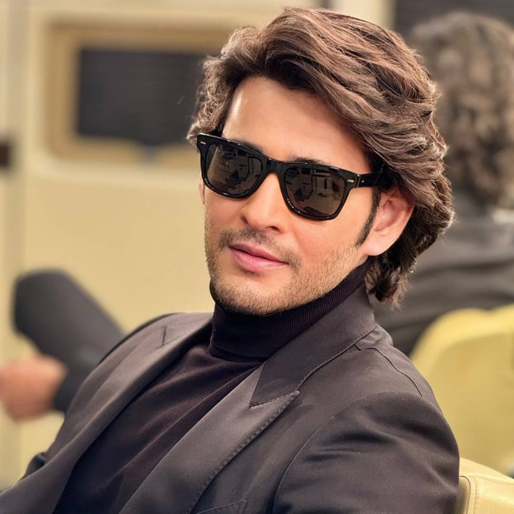 ట్రిపుల్ ఆర్ స్పెషల్ షోకు వెళ్లిన దర్శక ధీరుడు.. అక్కడే SSMB29 గురించి చెప్పారు. స్క్రిప్ట్ వర్క్ అయిపోయింది.. ప్రీ ప్రొడక్షన్ పనులు జరుగుతున్నాయని తెలిపారు రాజమౌళి. SSMB29లో వాళ్లు నటిస్తున్నారు.. వీళ్లు నటిస్తున్నారంటూ వస్తున్న వార్తలకు చెక్ పెట్టారు జక్కన్న.