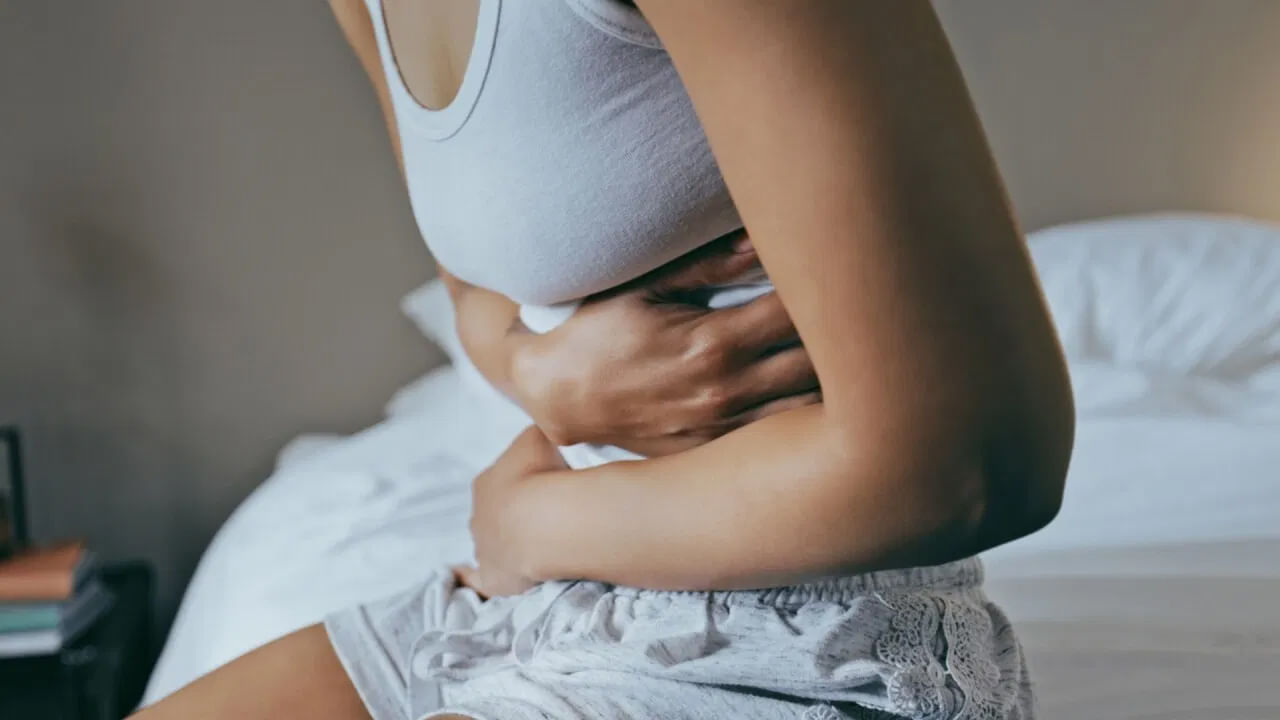 మీ చుట్టూ ఉన్నవారికి ఎవరికైనా గ్యాస్ట్రోఎంటెరిటిస్ ఉందని తెలిస్తే, వారికి దూరం ఉండండి. అలాగే బయటి ఆహారాన్ని వీలైనంత తక్కువగా తినడానికి ప్రయత్నించండి.