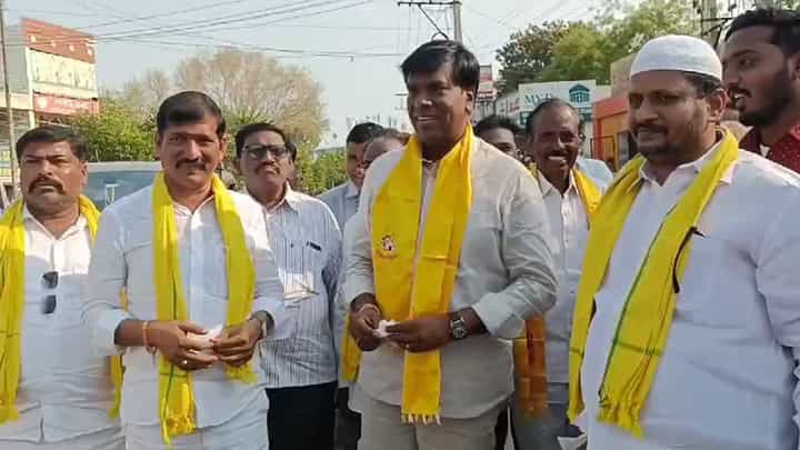 TDP: కర్నూలు జిల్లాలో పర్యటించనున్న చంద్రబాబు.. బహిరంగసభ ఎప్పుడంటే.. TDP: కర్నూలు జిల్లాలో పర్యటించనున్న చంద్రబాబు.. బహిరంగసభ ఎప్పుడంటే..