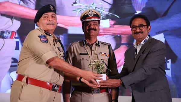 డ్రగ్స్ తీసుకునే వారిని అలా చేయాలట.. నార్కోటిక్ డైరెక్టర్ సందీప్ శాండిల్య..