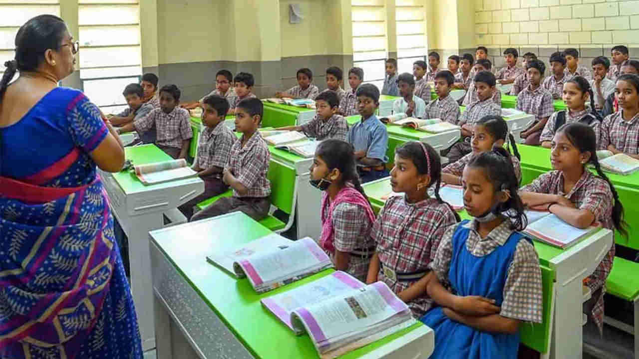 Telangana: విద్యార్థులకు గుడ్ న్యూస్.. ఒంటి పూట బడులకు డేట్ ఫిక్స్..