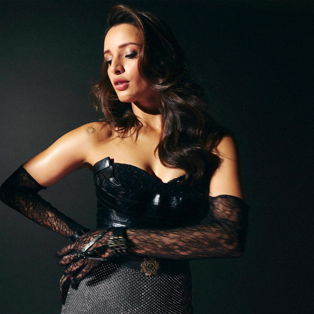  ప్రజెంట్ కెరీర్‌లో మంచి ఫామ్‌లో ఉన్న ఈ భామ తనకు ఓ బాలీవుడ్‌ సీనియర్ నటి ఇన్‌స్పిరేషన్ అంటున్నారు. బాలీవుడ్లో కెరీర్‌ స్టార్ట్ చేసి హాలీవుడ్‌ రేంజ్‌కు ఎదిగిన ప్రియాంక చోప్రా సిల్వర్‌ స్క్రీన్ జర్నీనే తనకు ఇన్‌స్పిరేషన్ అన్నారు త్రిప్తి దిమ్రి.