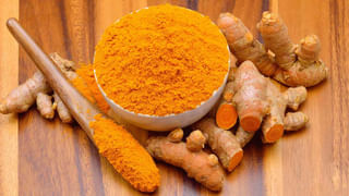 HealthTips : ఉదయాన్నే ఖాళీ కడుపుతో గోరువెచ్చని ఈ నీరు తాగితే ఎం అవుతుందో తెలుసా ?.. తెలిస్తే ఔరా అంటారు