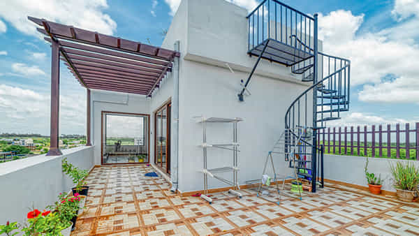 Vastu Tips: టెర్రస్పై ఈ వస్తువులు పెడుతున్నారా.? ఆర్థికంగా నష్ట పోతారు..