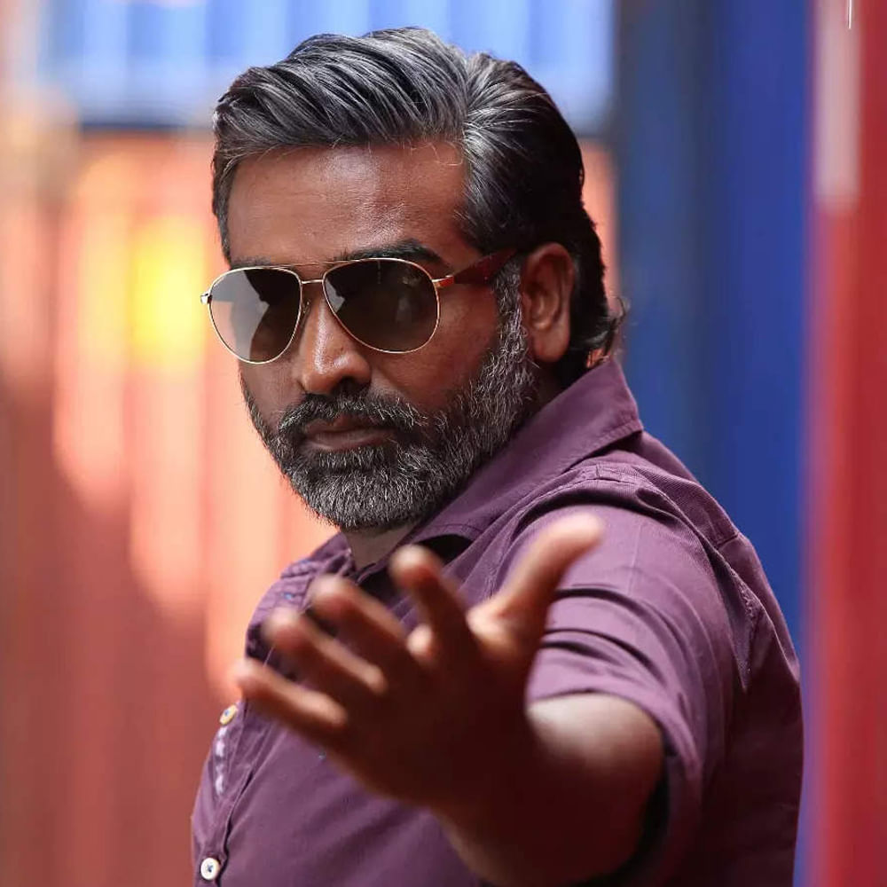 ఉత్తరాది రామాయణంలో విజయ్‌ సేతుపతి చేయడం లేదు... ఇప్పుడు ముంబై సర్కిల్స్ లో ఇదే ఇంట్రస్టింగ్‌ టాపిక్‌. హీరోగా తప్ప, కేరక్టర్‌ ఆర్టిస్టుగా చేయకూడదనుకున్నారు విజయ్‌ సేతుపతి. ఆయన తీసుకున్న ఈ నిర్ణయం వల్ల లాభనష్టాలేంటని బేరీజు వేసుకుంటోంది సేతుపతి సైన్యం.