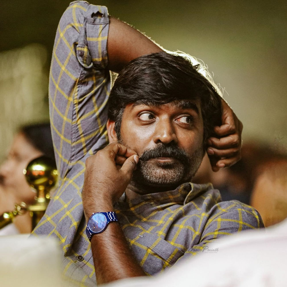 క్యారెక్టర్ ఆర్టిస్ట్‌గా జర్నీ మొదలు పెట్టి కోలీవుడ్‌లో స్టార్ హీరో రేంజ్‌కు వచ్చారు మక్కల్ సెల్వన్ విజయ్ సేతుపతి. హీరోగా వరుస అవకాశాలు వస్తున్నా... విలన్‌గా, క్యారెక్టర్‌ రోల్స్‌ కూడా చేస్తూ తన వర్సటైల్ ఇమేజ్‌ను కాపాడుకుంటున్నారు. ప్రజెంట్ వెట్రిమారన్ దర్శకత్వంలో ఓ పీరియాడిక్ యాక్షన్ థ్రిల్లర్‌లో నటిస్తున్నారు విజయ్‌.