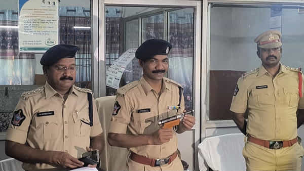 Vizag: ఈ గసగసాలు గాడు మాములోడు కాదు.. పోలీసులు చెప్పిన షాకింగ్ విషయాలు