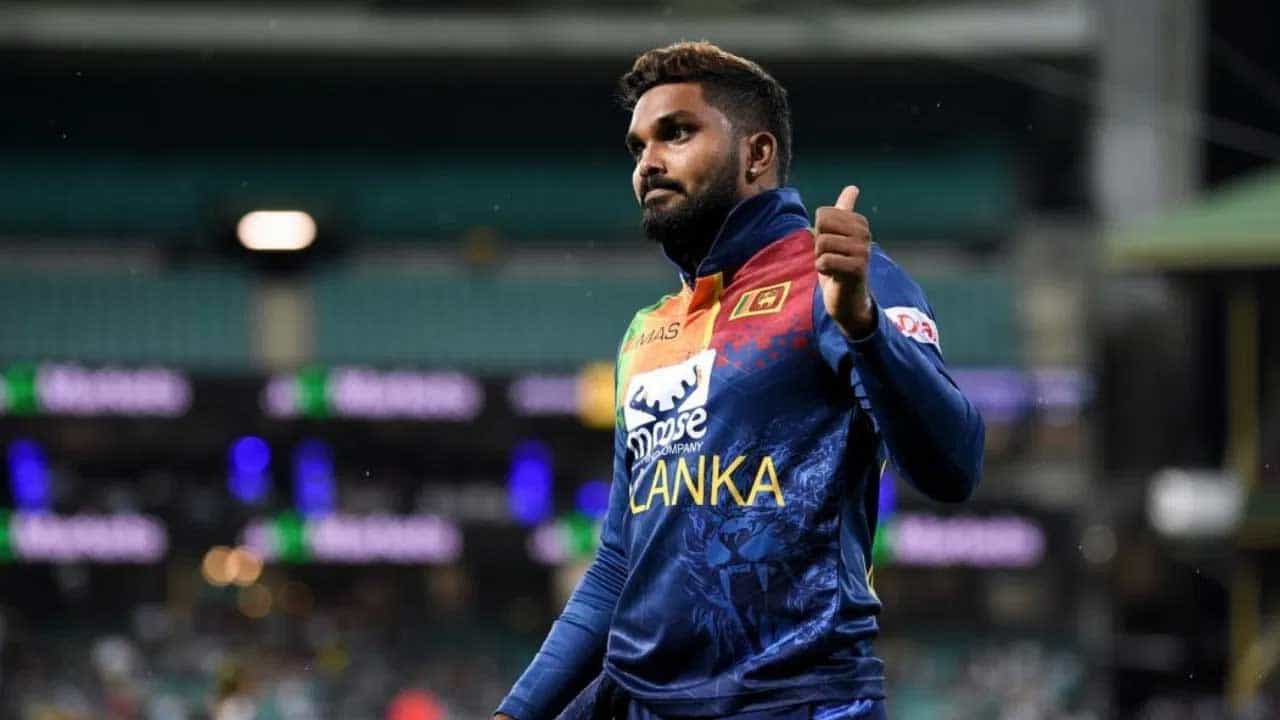 ఐపీఎల్ 17వ ఎడిషన్ను అట్టహాసంగా ప్రారంభించిన సన్ రైజర్స్ హైదరాబాద్కు భారీ షాక్ తగిలింది. ఆ జట్టు స్టార్ ఆల్రౌండర్ వనిందు హసరంగ గాయం కారణంగా మొత్తం లీగ్కు దూరమయ్యాడు.