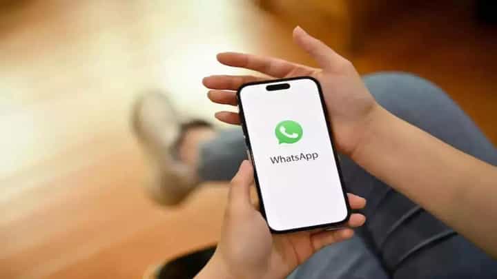 WhatsApp New Feature: వాయిస్ మెసేజ్ను వినకుండానే చదివేయచ్చు. వాట్సప్ కొత్త ఫీచర్! WhatsApp New Feature: వాయిస్ మెసేజ్ను వినకుండానే చదివేయచ్చు. వాట్సప్ కొత్త ఫీచర్!