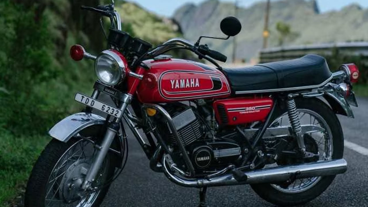 Yamaha Rd350- ఈ యమహా బైక్ భారతదేశపు మొట్టమొదటి స్పోర్టీ బైక్‌గా పరిగణించబడుతుంది. ఈ బైక్‌లో 2-స్ట్రోక్ 350సీసీ ఇంజన్ ఉంది. నేటికీ ప్రజలు ఈ మోటార్‌సైకిళ్లపై ఎంతో ఆసక్తి, ఇష్టాన్ని కలిగి ఉంటారు.