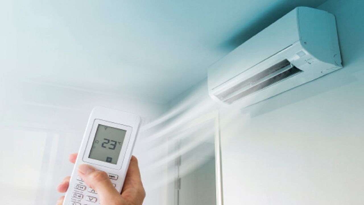 AC Buying Tips: వెచ్చని వేసవిలో చల్లదనం కోసం ఏసీను కొంటున్నారా..? ఈ జాగ్రత్తలు తప్పనిసరి మరి