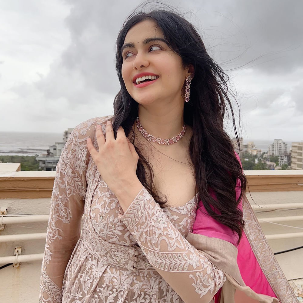 Adah Sharma: అదా శర్మ ప్రధాన పాత్రలో కృష్ణ అన్నం తెరకెక్కిస్తున్న సినిమా CD. క్రిమినల్ ఆర్ డెవిల్ అనేది పూర్తి టైటిల్. తాజాగా ఈ చిత్ర ట్రైలర్ విడుదలైంది. విశ్వంత్ ఇందులో హీరోగా నటిస్తున్నారు. క్రైమ్ సస్పెన్స్ థ్రిల్లర్‌గా సిడి సినిమా వస్తుంది. తనకు తెలుగులో ఇది కమ్ బ్యాక్ సినిమా అవుతుందని గట్టిగా నమ్ముతున్నారు అదా శర్మ.