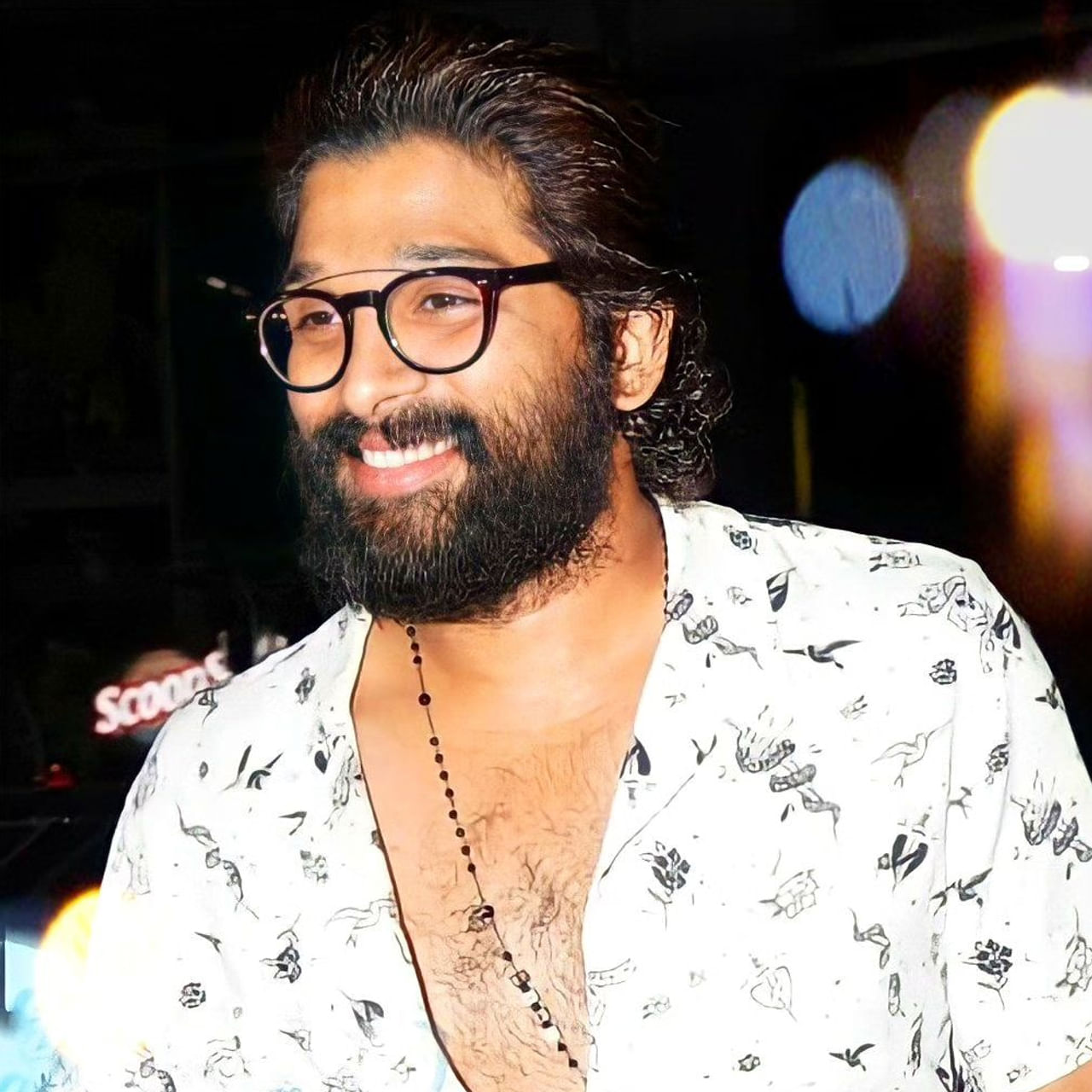 అభిమాన హీరోలకు సంబంధించి పూటకో గుడ్న్యూస్ తెలుస్తూనే ఉన్నా, ఫ్యాన్స్ ఆశలకు అంతే ఉండదు. ఇంకేమైనా చెబుతారా? మాకోసం మరేమైనా దాచారా? అంటూ ఆరాలు తీస్తూనే ఉంటారు. ఈ మధ్య బ్యాక్ టు బ్యాక్ అల్లు ఆర్మీతో అన్నీ గుడ్న్యూస్లే షేర్ చేసుకుంటున్నారు ఐకాన్ స్టార్.