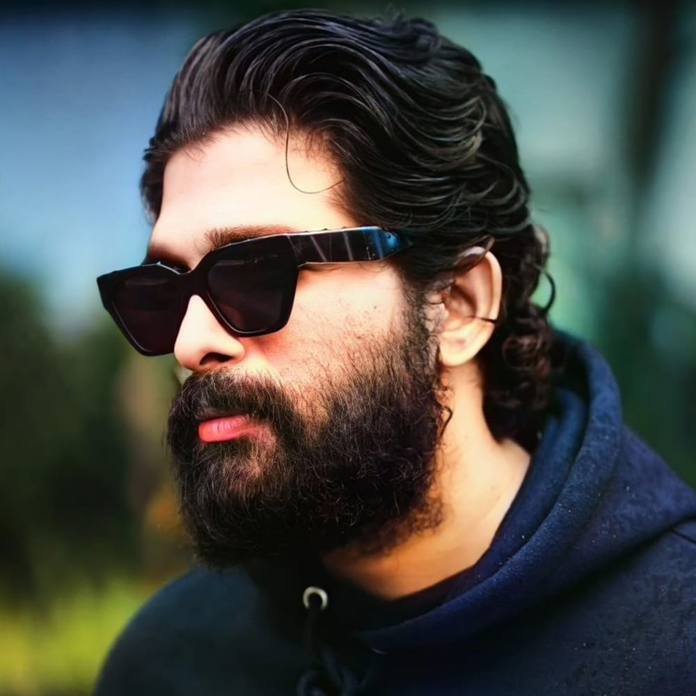 నేషనల్ అవార్డుతో మొదలుపెట్టి మొన్న మొన్నటి జాతర లుక్ వరకూ.. ప్రతిదీ మాస్ జాతర చేసిన అప్డేటే.. అయినా.. నెక్స్ట్ ఏంటి? అనే మాట ఫ్యాన్స్ లో వినిపిస్తూనే ఉంది. కాళ్లకు గజ్జెలు, నడుముకు వడ్డాణం, మెడలో దండలు... అల్లు అర్జున్ అడుగుముందుకేస్తుంటే, శ్వాస తీసుకోవడం కూడా మర్చిపోయి చూసేశారు ఆయన మాస్ అభిమానులు.