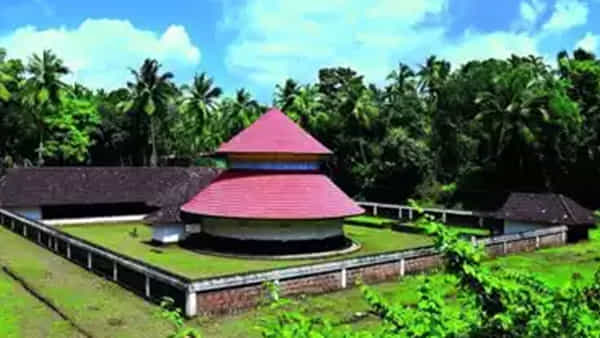 Durga Temple: 400 ఏళ్ల చరిత్ర గల ఆలయ పునరుద్ధరణకు ముస్లింలు భారీ విరాళం.. విగ్రహ ప్రతిష్టాపనకు మత పెద్దలకు ఆహ్వానాలు