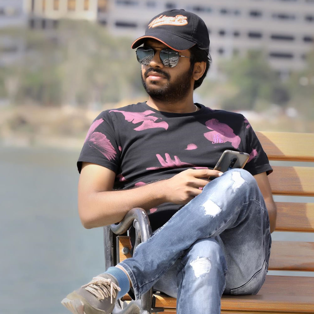 మామూలుగా డైరక్టర్ల పేర్లు చెప్పగానే వాళ్లు చేసిన సినిమాలు చకచకా గుర్తుకొచ్చేస్తుంటాయి. వాటి జోనర్లను బట్టి, వాళ్ల మీద ఏదో ఒక రకమైన స్టాంప్‌ పడుతుంటుంది. అయితే, అలాంటి ముద్ర తన మీద పడకూడదని గట్టిగా ఫిక్సయ్యారు అనిల్‌ రావిపూడి. ఇంతకు ముందు మీరు చూసింది వేరు.. ఇప్పుడు మీరు చూస్తున్నది వేరు అని చెప్పకనే చెబుతోంది ఆయన స్టోరీ సెలక్షన్‌. 