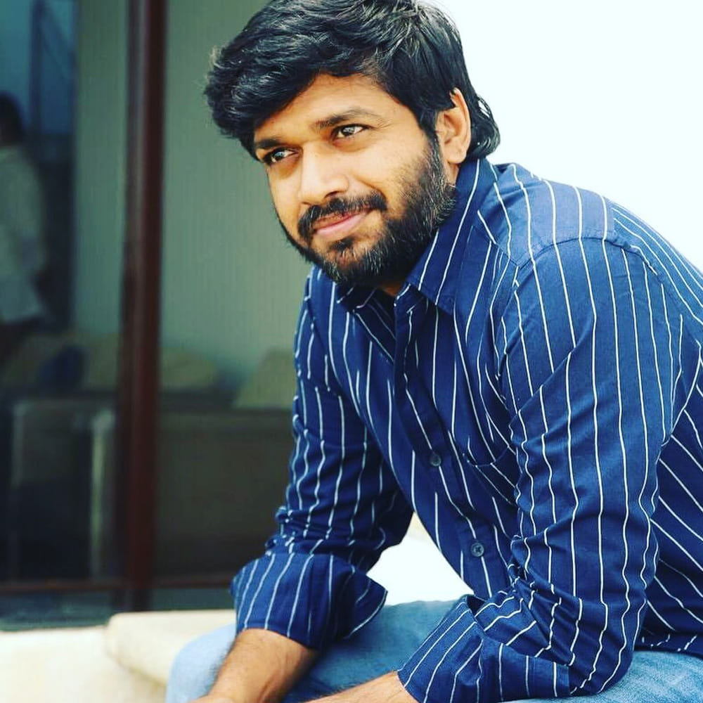 మహేష్‌బాబులాంటి స్టార్‌తో సినిమా చేసినా, తన మార్కు కామెడీని వదిలిపెట్టలేదు అనిల్‌ రావిపూడి. సరిలేరు నీకెవ్వరు సినిమాలో మహేష్ మేనరిజాన్నే మార్చేశారు ఈ కెప్టెన్‌. అంతే కాదు, చిన్న పెద్దా అని తేడా లేకుండా, ఆర్టిస్టులందరితో తనవైన పంచ్‌ డైలాగులు చెప్పించి బాక్సాఫీస్‌ దగ్గర కలెక్షన్లు కొల్లగొట్టేశారు.