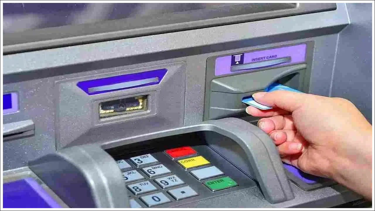 New ATM Scam: ఏటీఎం నుంచి డబ్బు విత్‌డ్రా చేసే వారికి అలెర్ట్.. వెలుగులోకి నయా స్కామ్