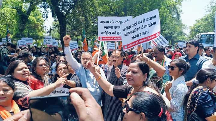Delhi: ఏఐసీసీ ఆఫీసు ముందు ఉద్రిక్త వాతావరణం.. కాంగ్రెస్ మేనిఫెస్టోపై బీజేపీ నిరసన.. Delhi: ఏఐసీసీ ఆఫీసు ముందు ఉద్రిక్త వాతావరణం.. కాంగ్రెస్ మేనిఫెస్టోపై బీజేపీ నిరసన..