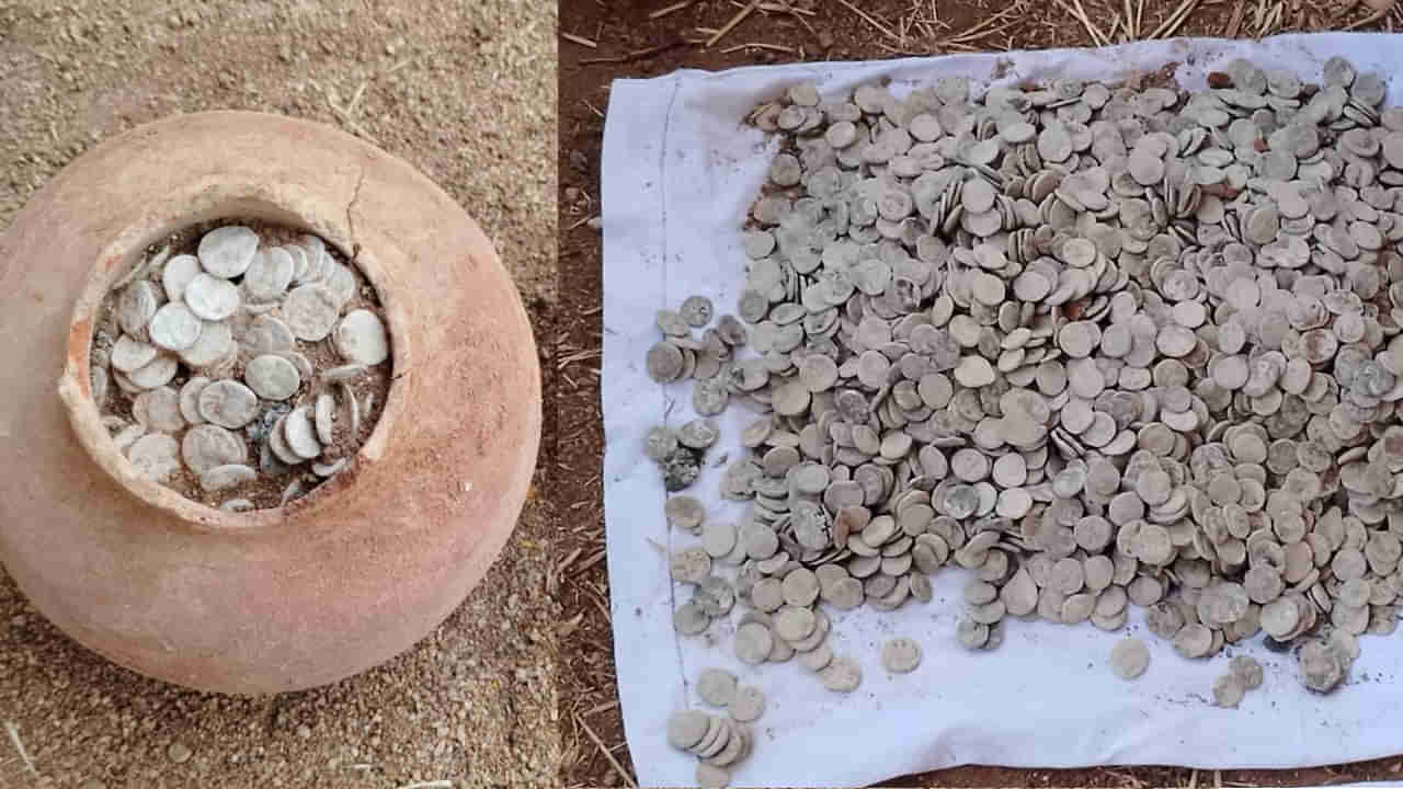 Telangana: తవ్వకాల్లో కనిపించిన 2 కుండలు.. ఓపెన్ చేయగా కళ్లు చెదిరేలా