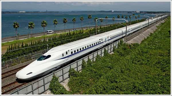 Bullet Train: అరుదైన ఘటన.. ఓ పాము వల్ల తొలిసారిగా 17 నిమిషాలు ఆలస్యమైన బుల్లెట్ రైలు