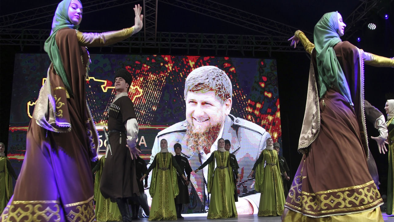 కాలుష్యం అరికట్టడానికి ఆ దేశంలో పాప్, డిస్కో, రాక్ మ్యూజిక్ పై నిషేధం.. ఎప్పటి నుంచి అమలు అంటే