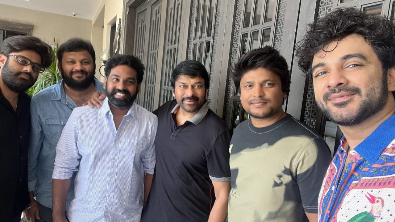 Tillu Square: 'టిల్లు స్క్వేర్' చూసిన చిరంజీవి.. మూవీ యూనిట్ను ఇంటికి పిలుపించుకుని మరీ అభినందనలు.. వీడియో