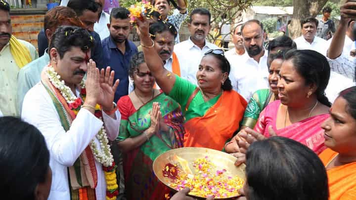 అనకాపల్లి కూటమి ఎంపీ అభ్యర్థిగా సీఎం రమేష్.. కుటుంబ సభ్యులతో కలిసి నామినేషన్.. అనకాపల్లి కూటమి ఎంపీ అభ్యర్థిగా సీఎం రమేష్.. కుటుంబ సభ్యులతో కలిసి నామినేషన్..