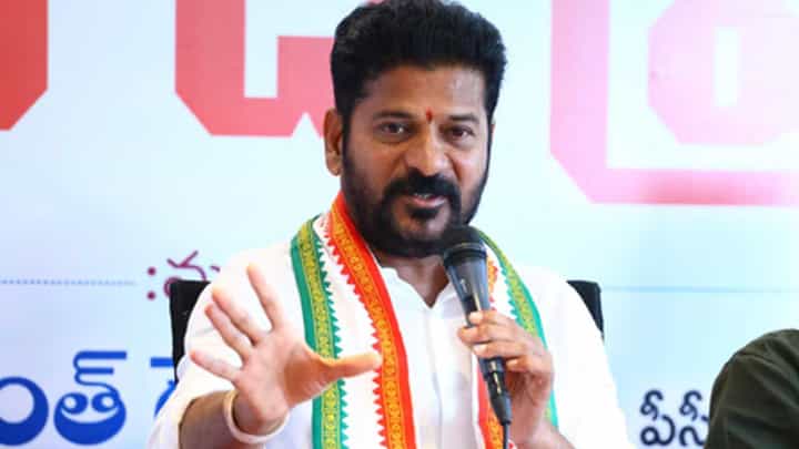 Watch Video: ఎన్నికల ప్రచారంలో దూకుడు పెంచిన సీఎం రేవంత్ రెడ్డి.. కేసీఆర్పై విమర్శలు.. Watch Video: ఎన్నికల ప్రచారంలో దూకుడు పెంచిన సీఎం రేవంత్ రెడ్డి.. కేసీఆర్పై విమర్శలు..